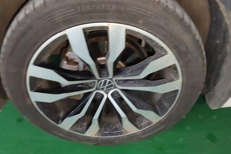Used Volkswagen Tiguan L 2021 330TSI Automatic Two-Wheel Drive R-Line Enhanced Edition Left Front Wheel Hub