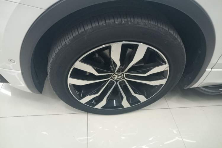 Used Volkswagen Tiguan L 2021 330TSI Automatic Two-Wheel Drive R-Line Enhanced Edition Left Front Wheel Hub