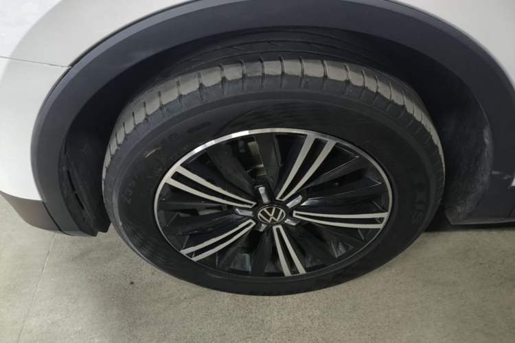 Used Volkswagen Tiguan L 2021 330TSI Automatic Two-Wheel Drive Smart Edition Left Front Wheel Hub