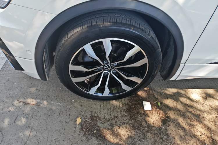 Used Volkswagen Tiguan L 2021 330TSI Automatic Two-Wheel Drive R-Line Enhanced Edition Left Front Wheel Hub