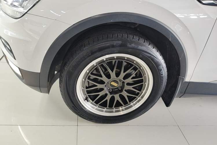 Used Volkswagen Tiguan L 2021 330TSI Automatic Two-Wheel Drive Smart Edition Left Front Wheel Hub