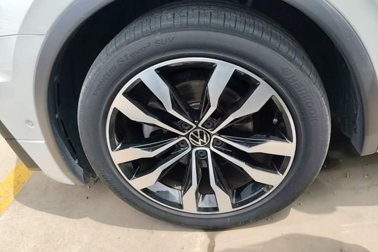 Used Volkswagen Tiguan L 2021 330TSI Automatic Two-Wheel Drive R-Line Enhanced Edition Left Front Wheel Hub