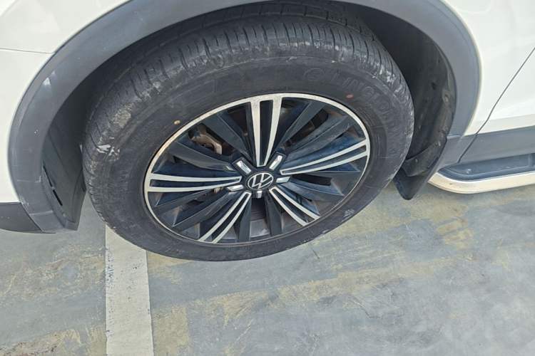 Used Volkswagen Tiguan L 2021 330TSI Automatic Two-Wheel Drive Smart Edition Left Front Wheel Hub