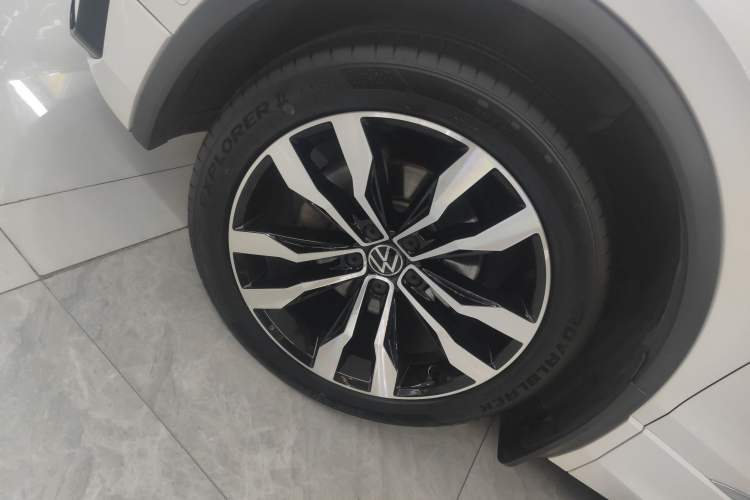 Used Volkswagen Tiguan L 2021 330TSI Automatic Two-Wheel Drive R-Line Enhanced Edition Left Front Wheel Hub