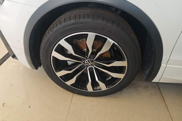 Used Volkswagen Tiguan L 2021 330TSI Automatic Two-Wheel Drive R-Line Enhanced Edition Left Front Wheel Hub