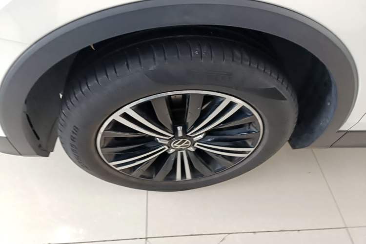 Used Volkswagen Tiguan L 2021 330TSI Automatic Two-Wheel Drive Comfort Edition Left Front Wheel Hub