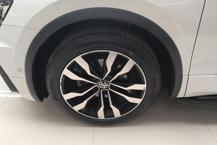 Used Volkswagen Tiguan L 2021 330TSI Automatic Two-Wheel Drive R-Line Enhanced Edition Left Front Wheel Hub