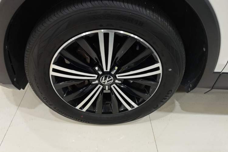 Used Volkswagen Tiguan L 2021 330TSI Automatic Two-Wheel Drive Smart Edition Left Front Wheel Hub