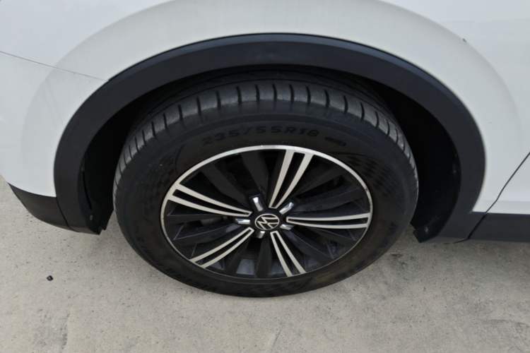 Used Volkswagen Tiguan L 2021 330TSI Automatic Two-Wheel Drive Smart Edition Left Front Wheel Hub
