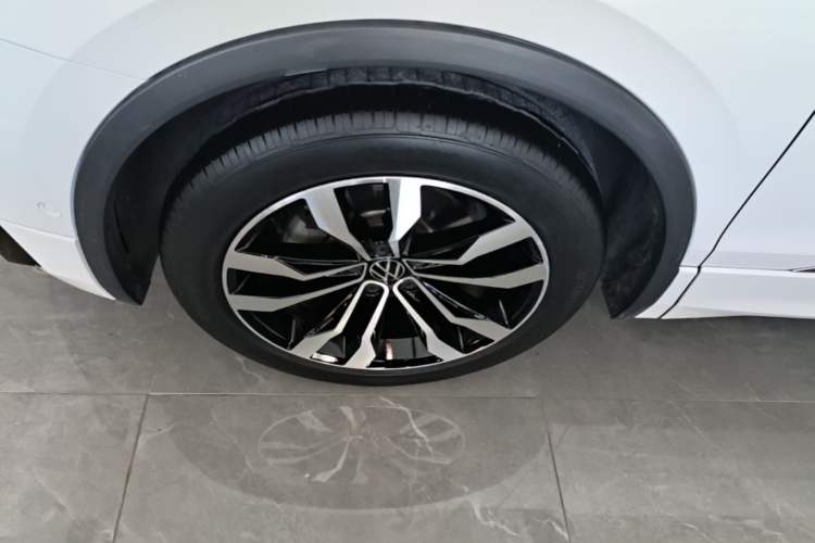 Used Volkswagen Tiguan L 2021 330TSI Automatic Two-Wheel Drive R-Line Enhanced Edition Left Front Wheel Hub