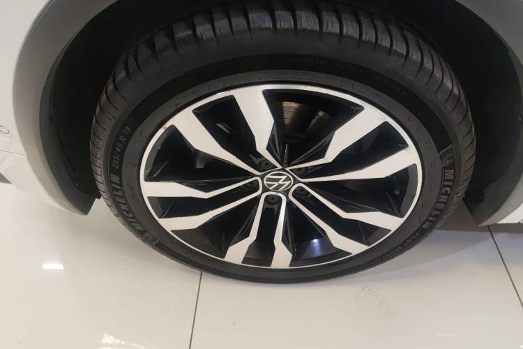 Used Volkswagen Tiguan L 2021 380TSI Automatic All-Wheel Drive R-Line Comfort Plus 7-Seater Left Front Wheel Hub