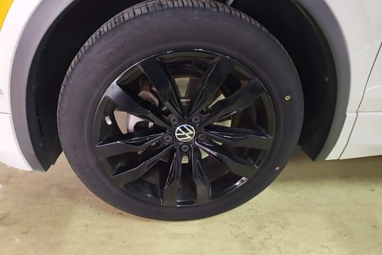 Used Volkswagen Tiguan L 2021 330TSI Automatic Two-Wheel Drive R-Line Enhanced Edition Left Front Wheel Hub