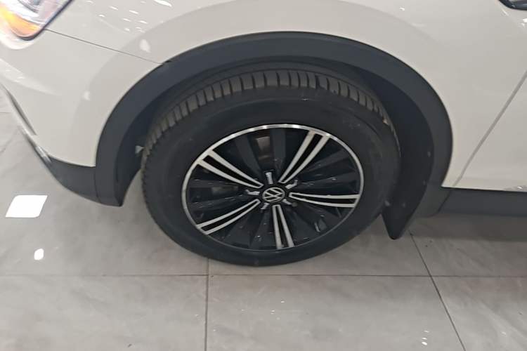 Used Volkswagen Tiguan L 2021 330TSI Automatic Two-Wheel Drive Smart Edition Left Front Wheel Hub