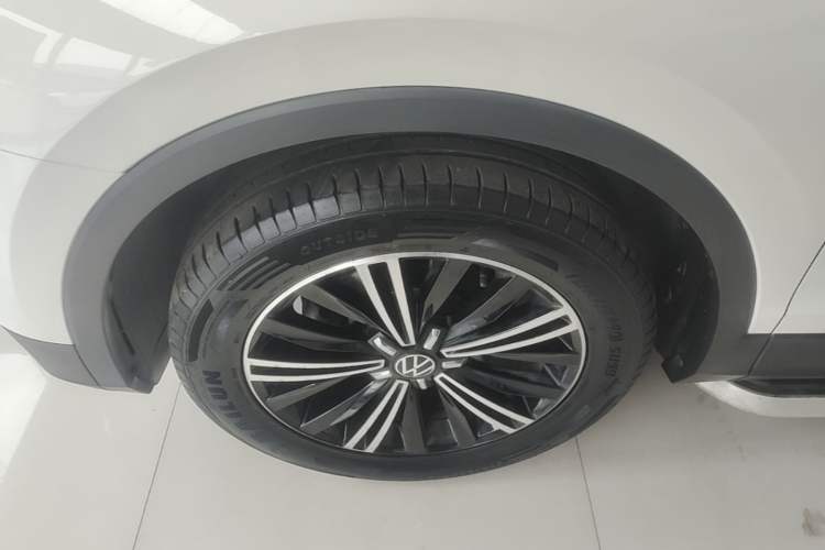 Used Volkswagen Tiguan L 2021 280TSI Automatic Two-Wheel Drive Smart Edition Left Front Wheel Hub