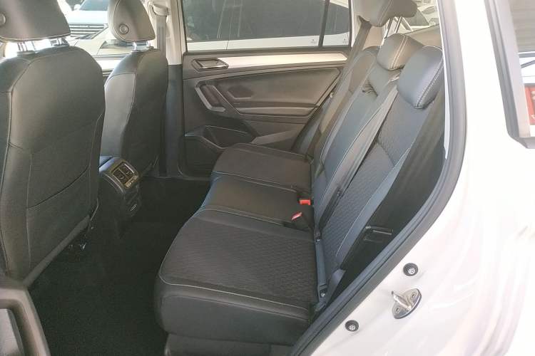 Used Volkswagen Tiguan L 2021 280TSI Automatic Two-Wheel Drive Comfort Edition – Low-Trim Version Left Rear Seat