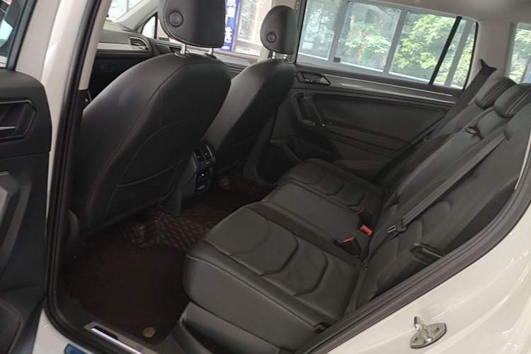 Used Volkswagen Tiguan L 2021 330TSI Automatic Two-Wheel Drive R-Line Enhanced Edition Left Rear Seat