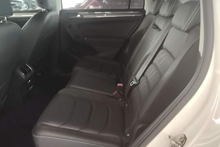 Used Volkswagen Tiguan L 2021 330TSI Automatic Two-Wheel Drive R-Line Enhanced Edition Left Rear Seat