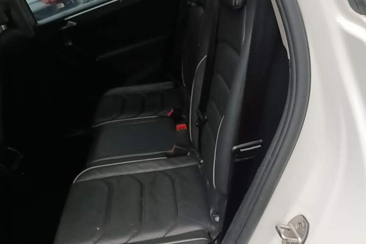 Used Volkswagen Tiguan L 2021 330TSI Automatic Two-Wheel Drive R-Line Flagship Edition Left Rear Seat
