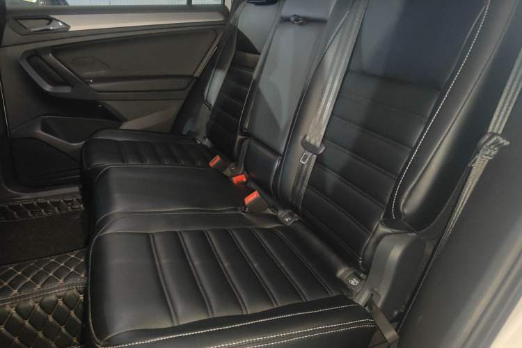 Used Volkswagen Tiguan L 2021 280TSI Automatic Two-Wheel Drive Comfort Edition – Low-Trim Version Left Rear Seat