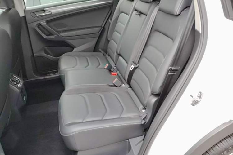 Used Volkswagen Tiguan L 2021 330TSI Automatic Two-Wheel Drive R-Line Enhanced Edition Left Rear Seat