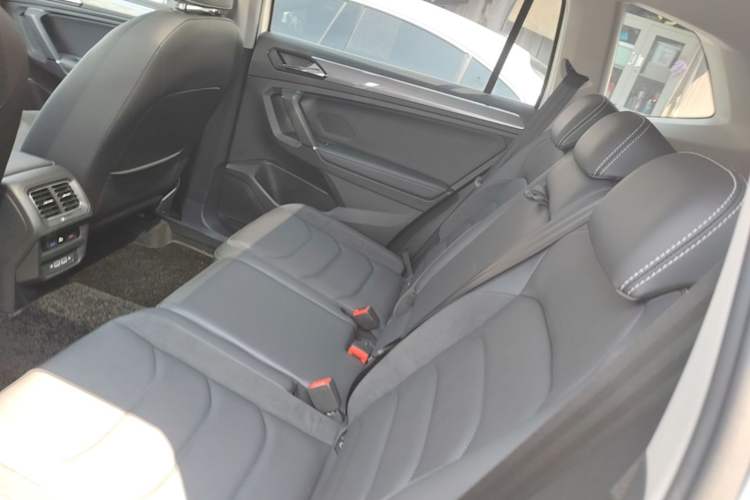 Used Volkswagen Tiguan L 2021 330TSI Automatic Two-Wheel Drive R-Line Enhanced Edition Left Rear Seat