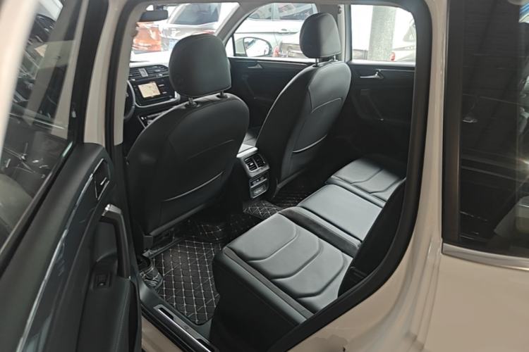 Used Volkswagen Tiguan L 2021 330TSI Automatic Two-Wheel Drive R-Line Enhanced Edition Left Rear Seat