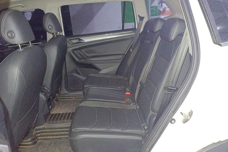 Used Volkswagen Tiguan L 2021 330TSI Automatic Two-Wheel Drive R-Line Enhanced Edition Left Rear Seat