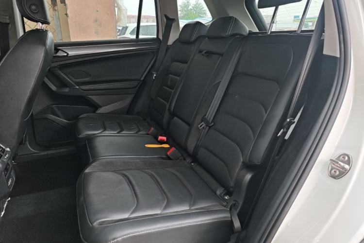 Used Volkswagen Tiguan L 2021 330TSI Automatic Two-Wheel Drive R-Line Enhanced Edition Left Rear Seat