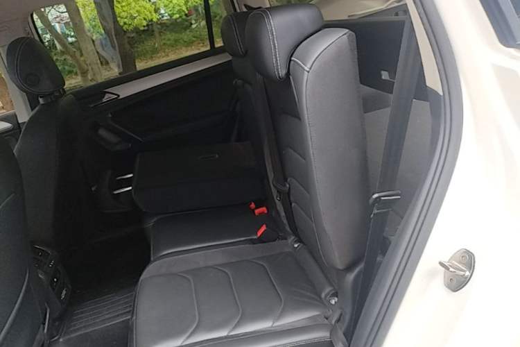 Used Volkswagen Tiguan L 2021 330TSI Automatic Two-Wheel Drive Smart Edition Left Rear Seat