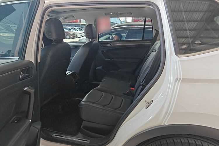 Used Volkswagen Tiguan L 2021 330TSI Automatic Two-Wheel Drive R-Line Enhanced Edition Left Rear Seat