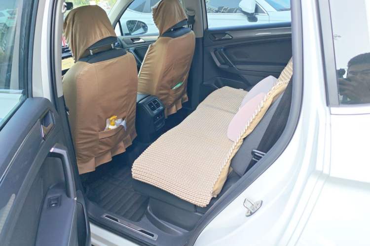 Used Volkswagen Tiguan L 2021 380TSI Automatic All-Wheel Drive R-Line Comfort Plus 7-Seater Left Rear Seat