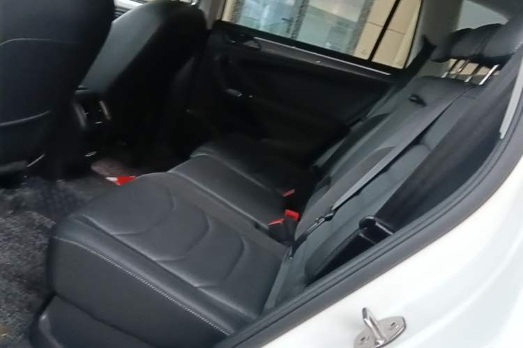 Used Volkswagen Tiguan L 2021 330TSI Automatic Two-Wheel Drive R-Line Enhanced Edition Left Rear Seat