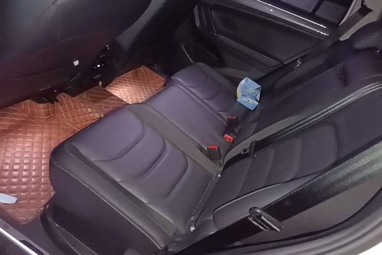 Used Volkswagen Tiguan L 2021 330TSI Automatic Two-Wheel Drive R-Line Enhanced Edition Left Rear Seat