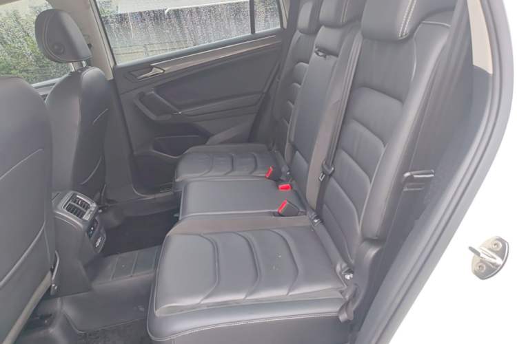 Used Volkswagen Tiguan L 2021 330TSI Automatic Two-Wheel Drive R-Line Enhanced Edition Left Rear Seat