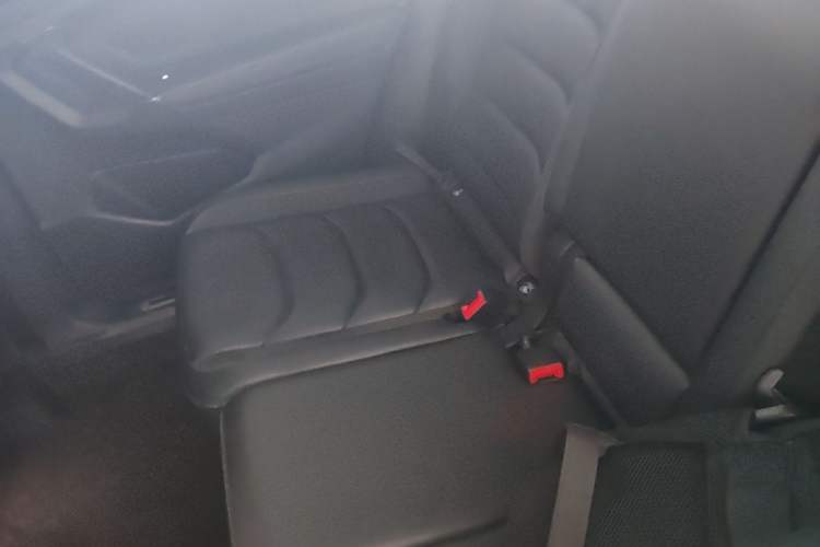 Used Volkswagen Tiguan L 2021 330TSI Automatic Two-Wheel Drive R-Line Enhanced Edition Left Rear Seat