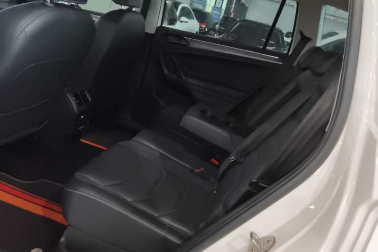 Used Volkswagen Tiguan L 2021 330TSI Automatic Two-Wheel Drive R-Line Enhanced Edition Left Rear Seat