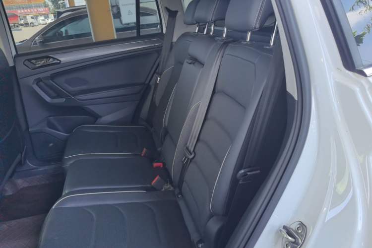 Used Volkswagen Tiguan L 2021 330TSI Automatic Two-Wheel Drive R-Line Flagship Edition Left Rear Seat