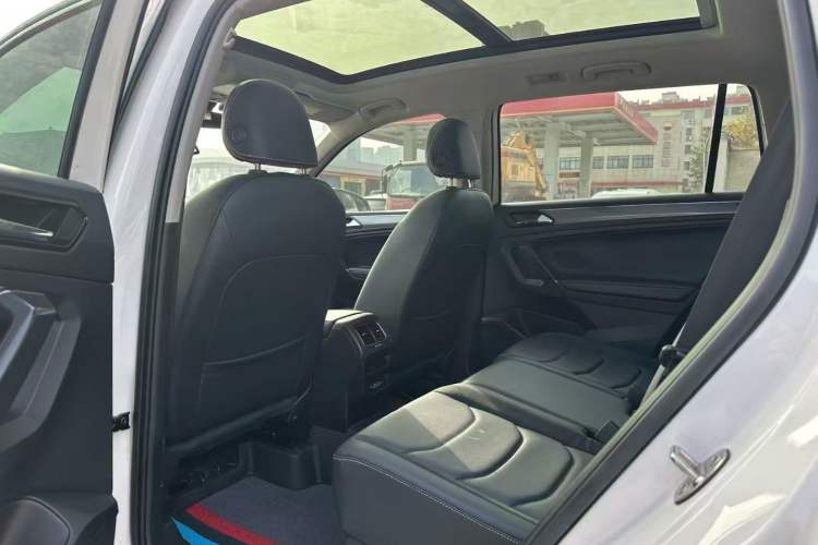 Used Volkswagen Tiguan L 2021 330TSI Automatic Two-Wheel Drive R-Line Enhanced Edition Left Rear Seat