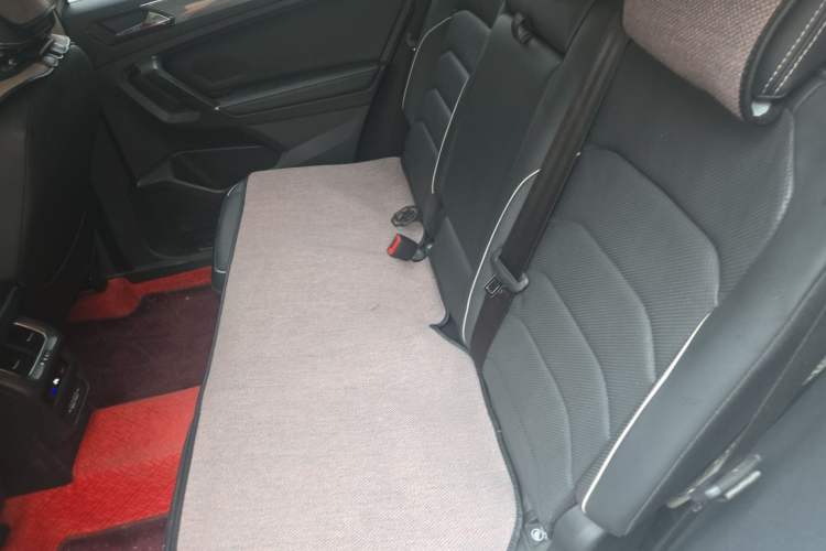 Used Volkswagen Tiguan L 2021 330TSI Automatic Two-Wheel Drive R-Line Flagship Edition Left Rear Seat