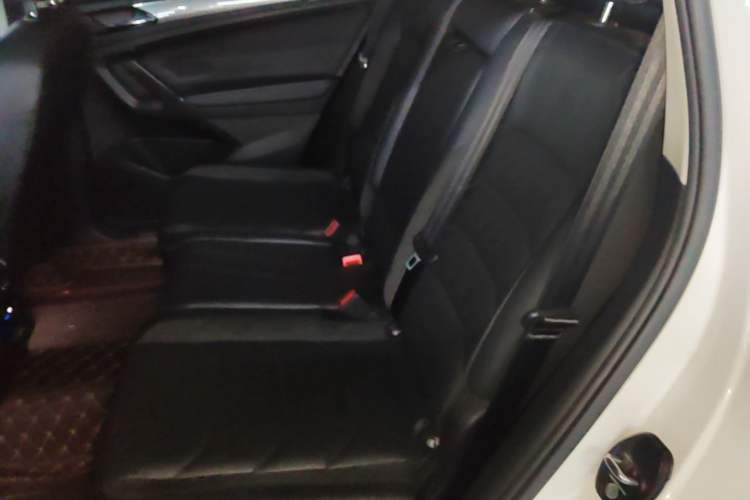 Used Volkswagen Tiguan L 2021 330TSI Automatic Two-Wheel Drive R-Line Enhanced Edition Left Rear Seat
