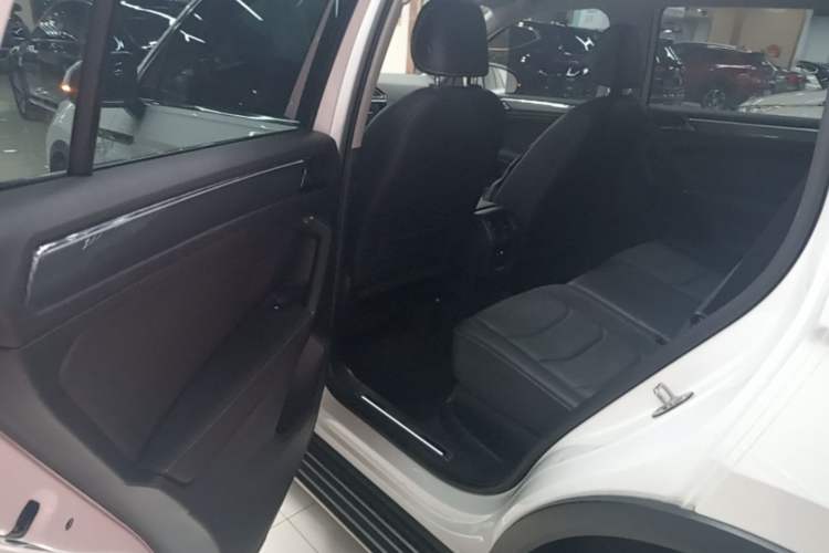 Used Volkswagen Tiguan L 2021 330TSI Automatic Two-Wheel Drive R-Line Enhanced Edition Left Rear Seat