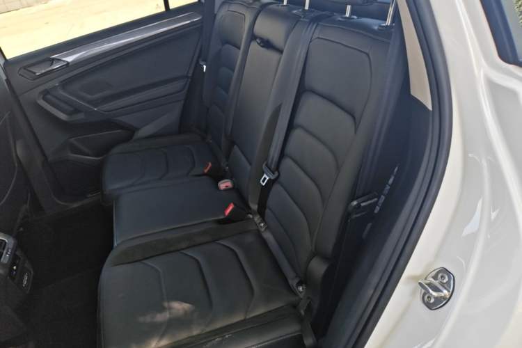 Used Volkswagen Tiguan L 2021 330TSI Automatic Two-Wheel Drive R-Line Enhanced Edition Left Rear Seat