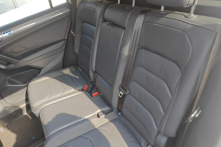 Used Volkswagen Tiguan L 2021 330TSI Automatic Two-Wheel Drive R-Line Enhanced Edition Left Rear Seat