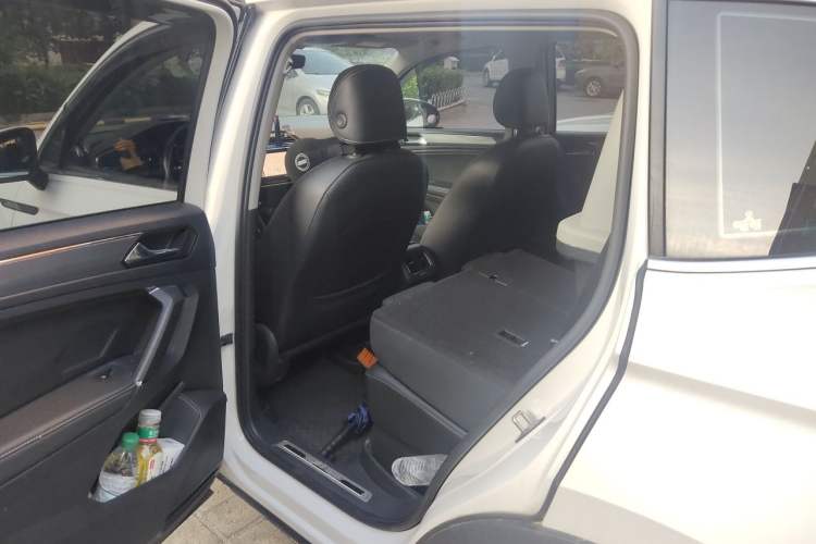 Used Volkswagen Tiguan L 2021 330TSI Automatic Two-Wheel Drive R-Line Enhanced Edition Left Rear Seat