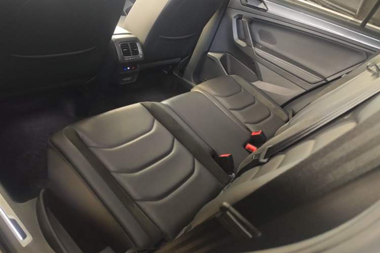 Used Volkswagen Tiguan L 2021 330TSI Automatic Two-Wheel Drive R-Line Enhanced Edition Left Rear Seat
