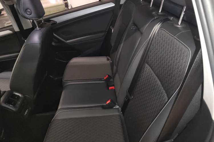 Used Volkswagen Tiguan L 2021 280TSI Automatic Two-Wheel Drive Comfort Edition – Low-Trim Version Left Rear Seat