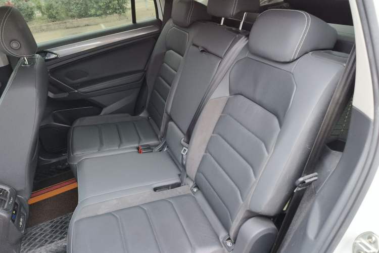 Used Volkswagen Tiguan L 2021 380TSI Automatic All-Wheel Drive R-Line Comfort Plus 7-Seater Left Rear Seat