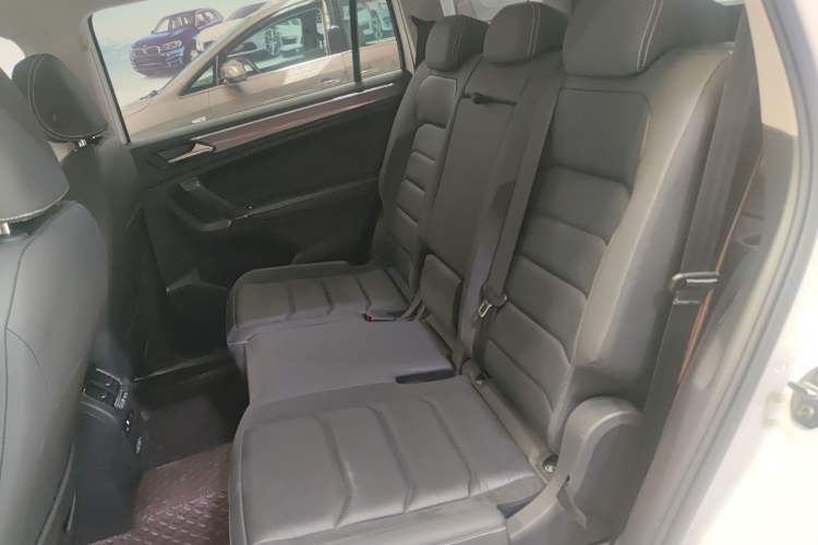Used Volkswagen Tiguan L 2021 380TSI Automatic All-Wheel Drive R-Line Comfort Plus 7-Seater Left Rear Seat