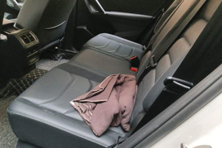 Used Volkswagen Tiguan L 2021 330TSI Automatic Two-Wheel Drive R-Line Enhanced Edition Left Rear Seat