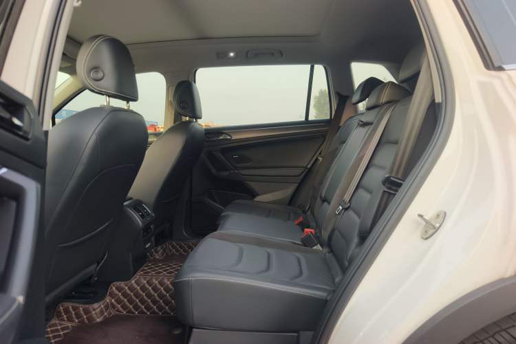 Used Volkswagen Tiguan L 2021 330TSI Automatic Two-Wheel Drive R-Line Enhanced Edition Left Rear Seat